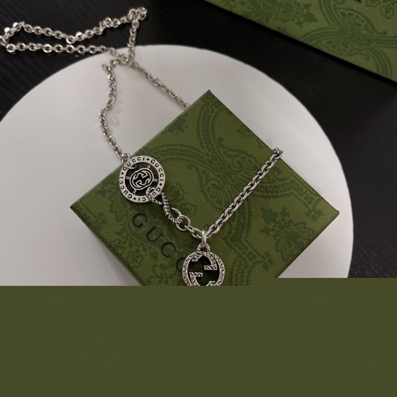 G*u*i necklaces